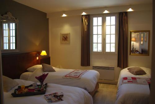 Logis Hôtel Les Nymphéas Room Type - Triple Room