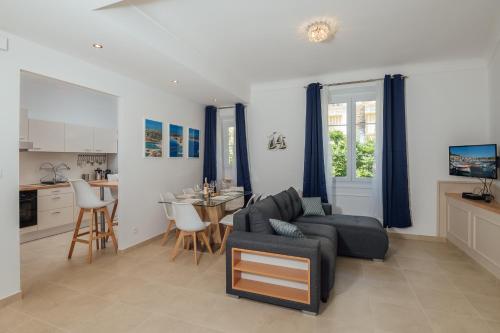 Le Neptune by EnjoyNice, 2 bedrooms with airco, Nice
