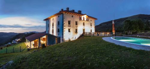 Palacio de Yrisarri by IrriSarri Land Hotel de charme Sunbilla