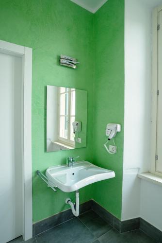 Bathroom, B&B Dimora De Roteris in Dalmine