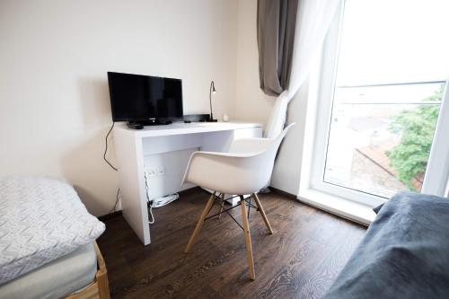 Deluxe Apartment with Balcony and Parking image 4