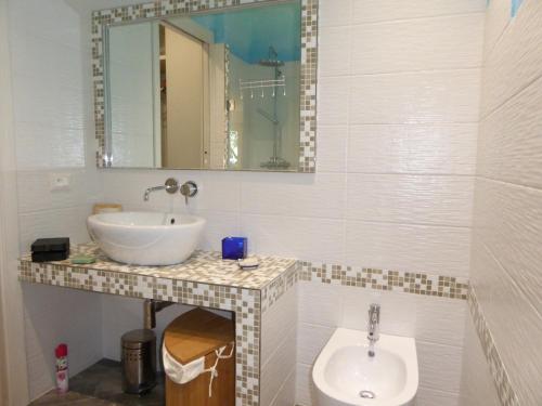 Bathroom, Rifugio Storico sul Mare in La Baumette