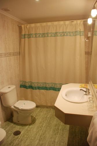 Double or Twin Room image 10