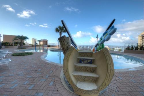 Laketown Wharf 735 by Zia - image 2