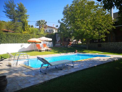  Wooden house with private pool in Kiparíssion