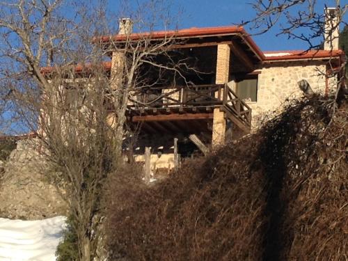 Vargiani Stone Retreat with Fireplace & View, Graviá