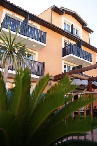 Logis Hotel De La Clape - 출입구