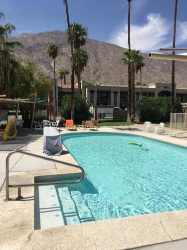 Aloha Hotel Palm Springs – Palm Springs, CA