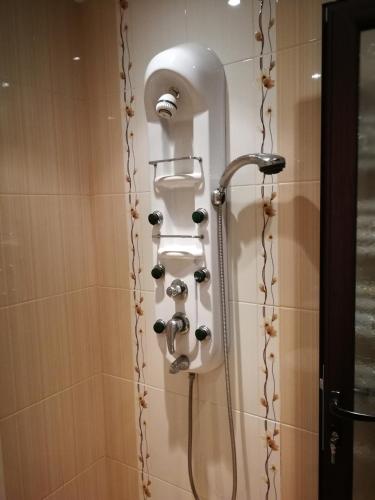 Sunny Downtown Apartment for 4, Sofia (photo 4)
