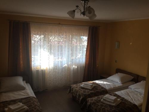 Camelot - image 9