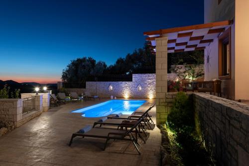 Ageri Traditional Villa - image 9