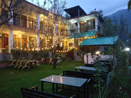 Madpackers Manali in Manalis
