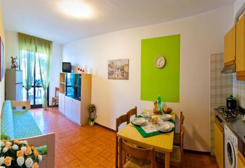 One-Bedroom Apartment image 2