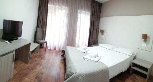 B&B Erifra' Piccolo Hotel - Tap to explore photos
