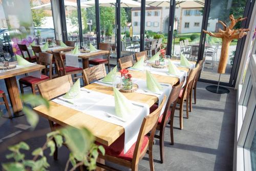 餐廳, 蓋斯特好似茲里恩德酒店 (Gasthaus und Pension Zur Linde) in 羅特河畔羅特