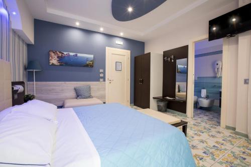 Deluxe Room image 9