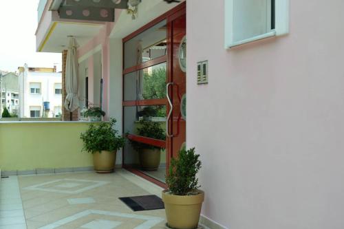 Irini Apartments - image 2