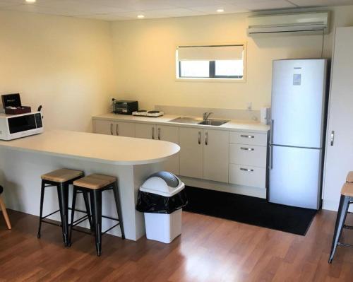 Otorohanga Kiwi Holiday Park Stop at Otorohanga Holiday Park to discover the wonders of Otorohanga. The property features a wide range of facilities to make your stay a pleasant experience. All the necessary facilities, including