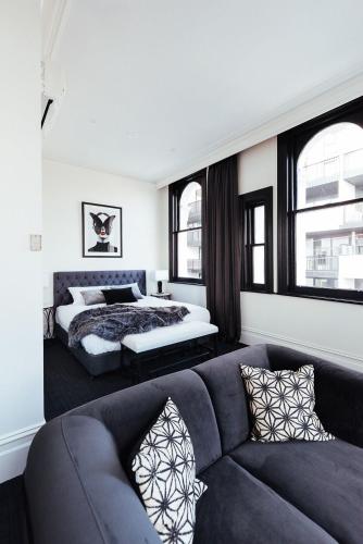 East Brunswick Hotel Room Type - Deluxe King Studio