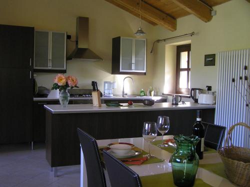 virtuve, Cascina Curairone in Bossolasco