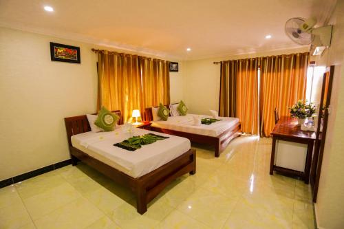 1 queen bed, 1 twin bed