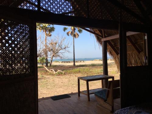 Balcony/terrace, Beach Hut by S.A.R. in Wula Waiijelu