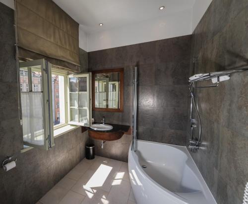 Holland House Residence Old Town - image 3