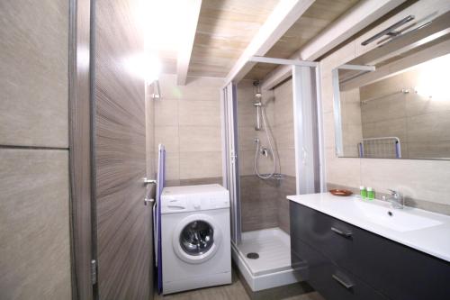 Modern Loft Apartment - image 3