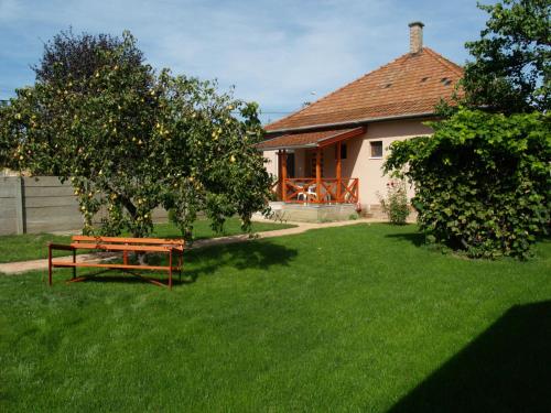 ทัศนียภาพภายนอกโรงแรม, Liliom Apartman in อูยบารอส