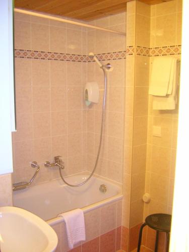 2 bedrooms, 4 beds