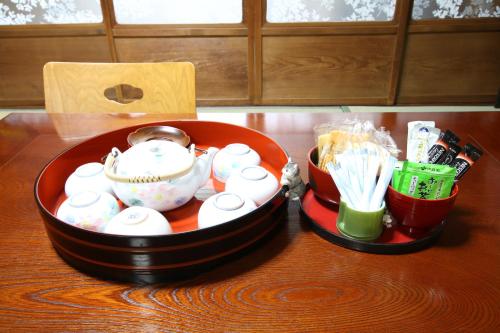 2 floors japanese style, direct to KIX, 10mins train to Namba, 5mins walk to stn , 2-6ppl