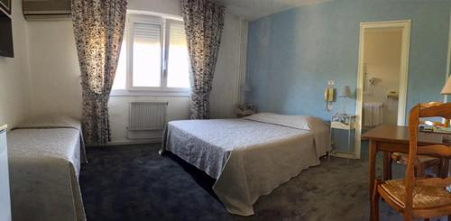 Logis Hotel du Midi - image 7
