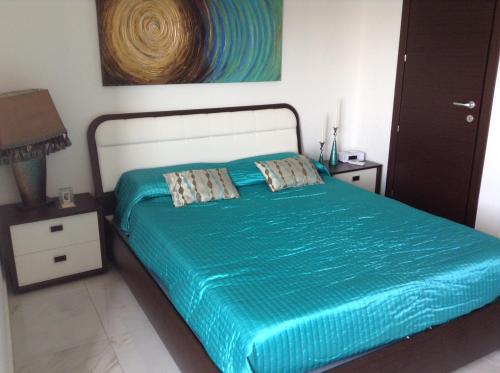 Luxury Seafront Apartment With Pool - image 14