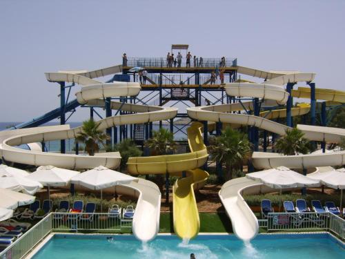 Luxury Seafront Apartment With Pool - image 5