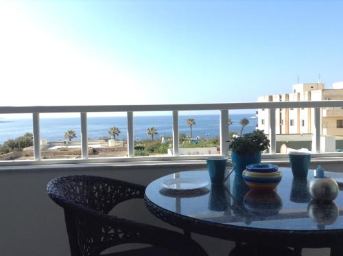 Luxury Seafront Apartment With Pool - image 8