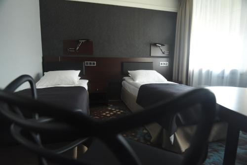 2 twin beds
