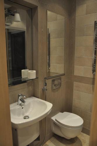 Apartment with Balcony image 2