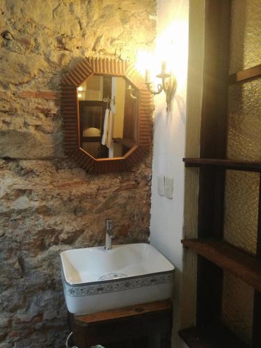 Single Room with Private Bathroom image 4