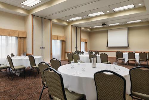 Country Inn & Suites by Radisson, Mankato Hotel and Conference Center, MN