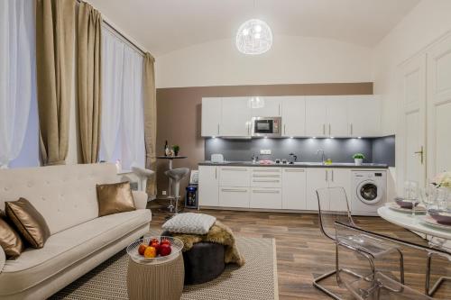 Prague APT near Charles Bridge by Michal&Friends, Praga