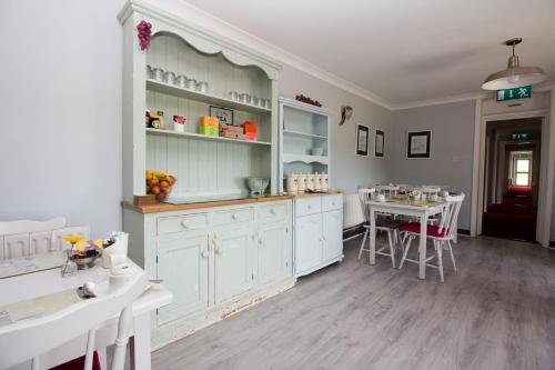 บริการและสิ่งอำนวยความสะดวก, Coral Gables Guesthouse & Campsite in รอสส์เลร์