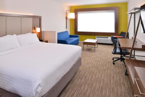 Holiday Inn Express & Suites Madison, an IHG Hotel in Madison, USA