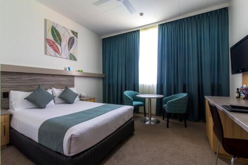 Comfort Inn Regal Park, North Adelaide Room Type - Standard Queen Room - Non-Smoking