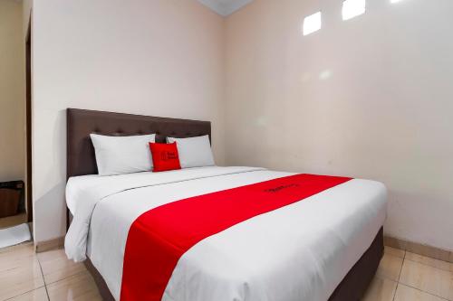 RedDoorz Plus Near Taman Lalu Lintas Bandung