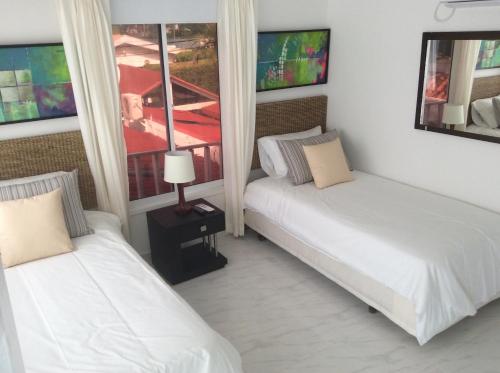 Twin Room image 3