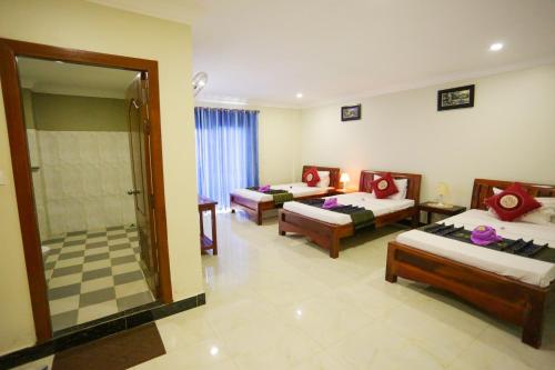 3 twin beds
