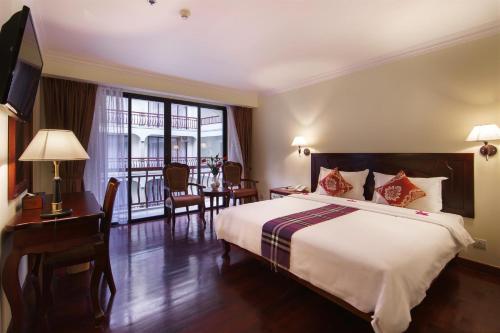 1 king bed, 2 twin beds