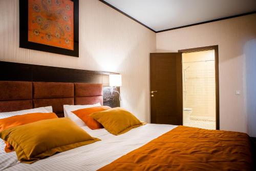 Altai Palace Hotel - image 2