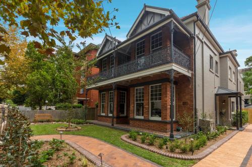 Exterior view, Dalziel Lodge in North Sydney