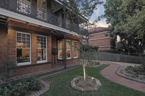 Dalziel Lodge - main image